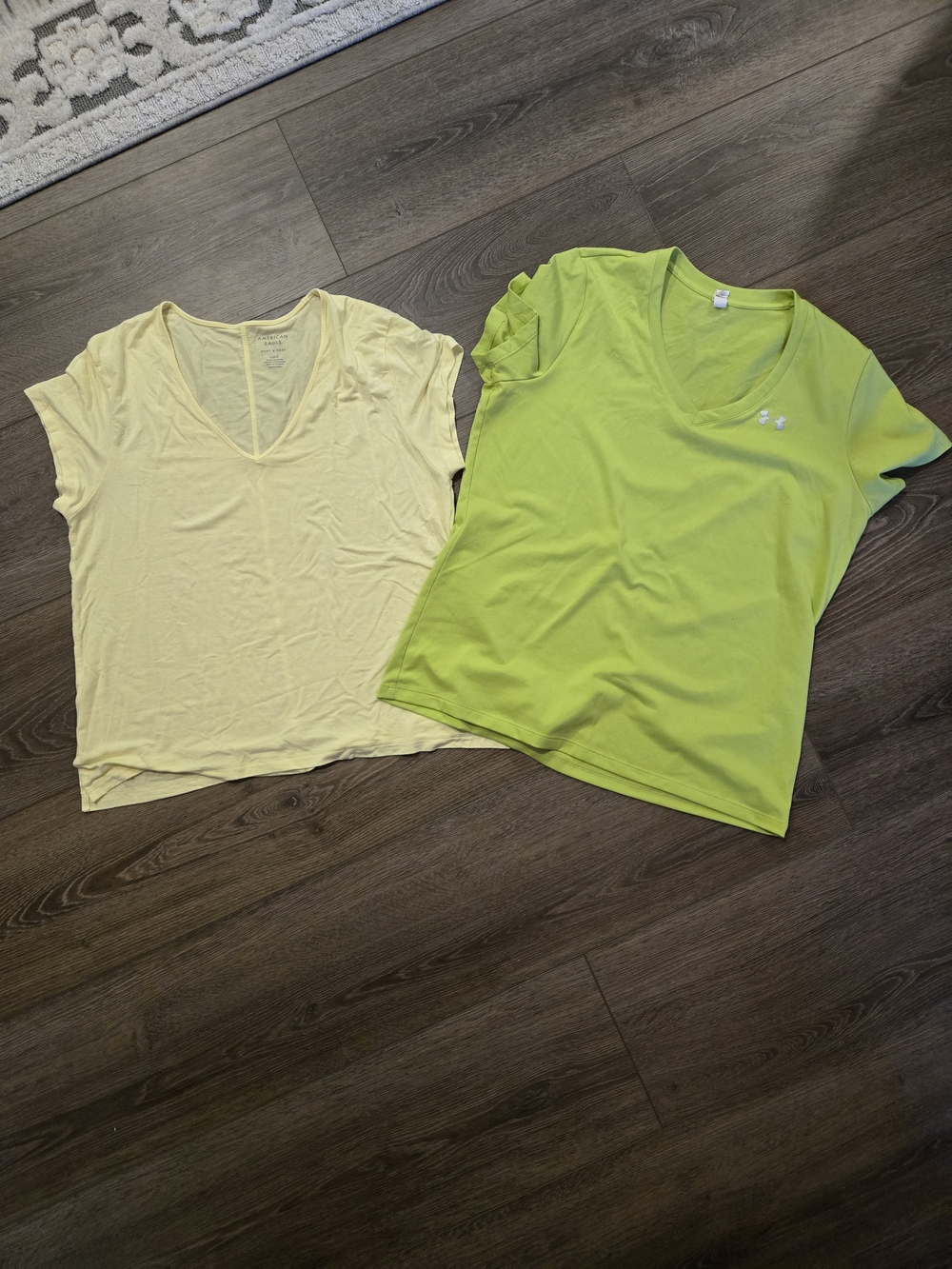 American Eagle Outfitters Short Sleeve V-Neck Tee in Pale Yellow/under Armour